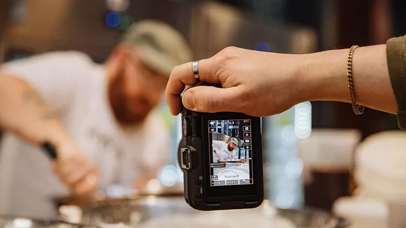 Canon eos r50 v vertical